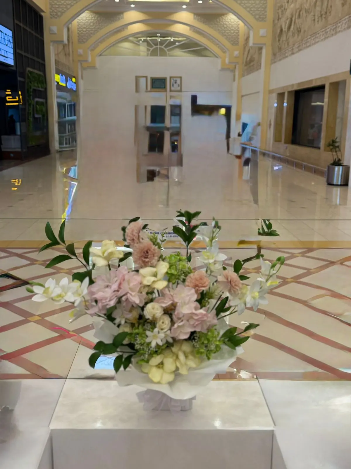 Radiant Stand Bouquet